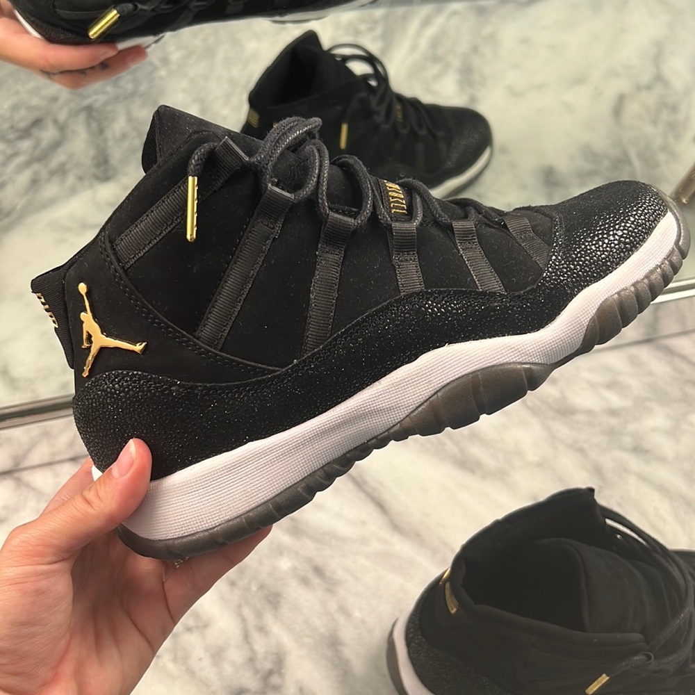 Jordan 11 Retro Heiress Black